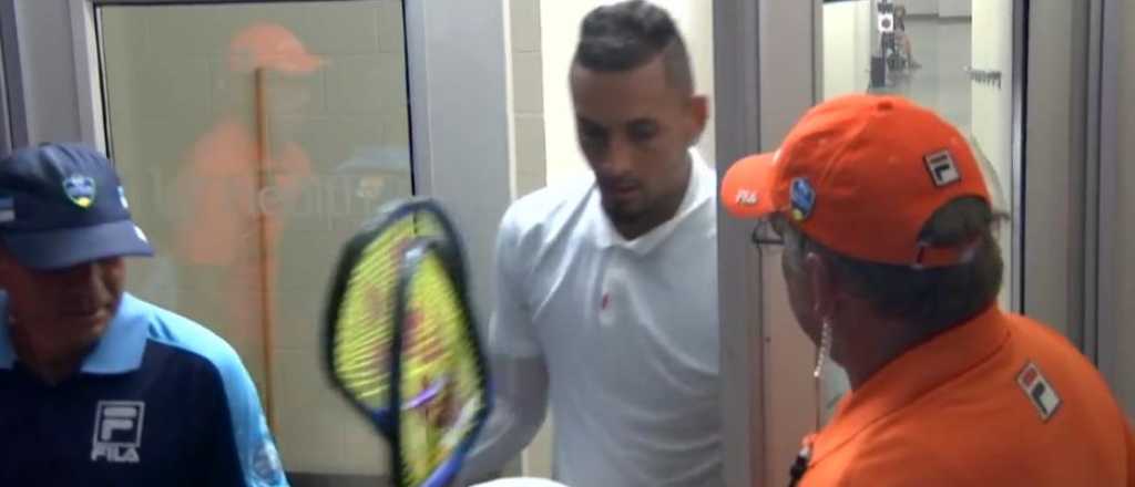 Otro show de Kyrgios: rompió dos raquetas en el baño y escupió al árbitro