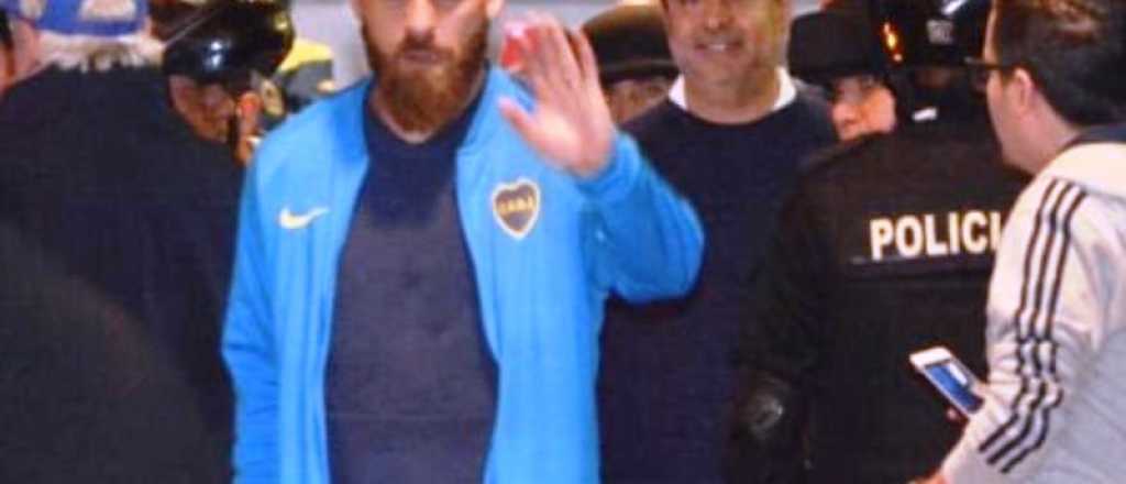 De Rossi fue a comprar al supermercado y se fotografió con los hinchas