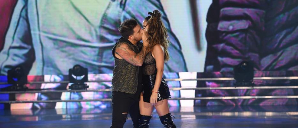 Lourdes Sánchez y Fede Bal encendieron a sus parejas con su beso