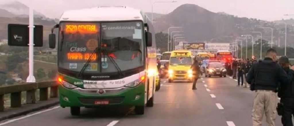 Un francotirador mató al hombre que secuestró un colectivo en Río de Janeiro 