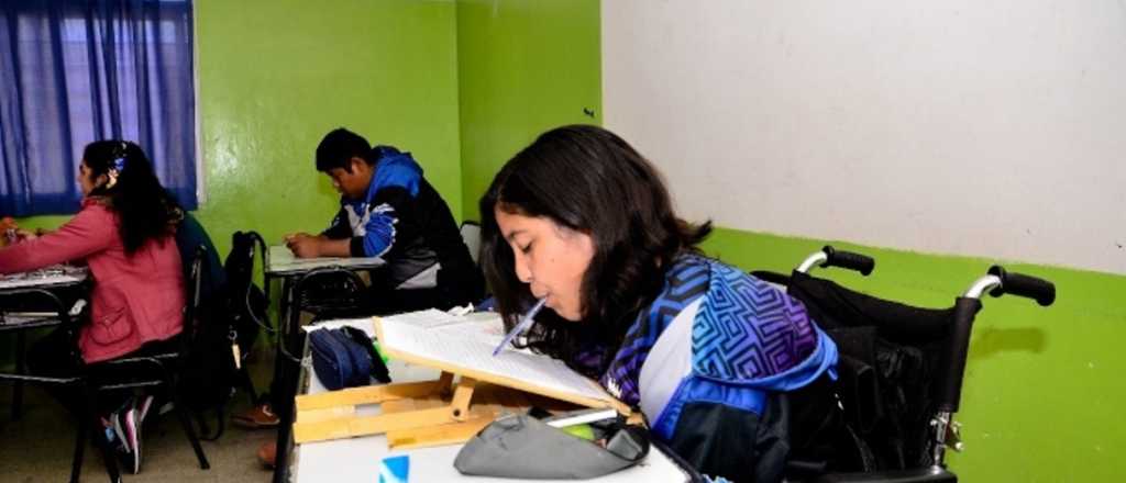 Una alumna no puede mover los pies ni las manos y es escolta en Tupungato