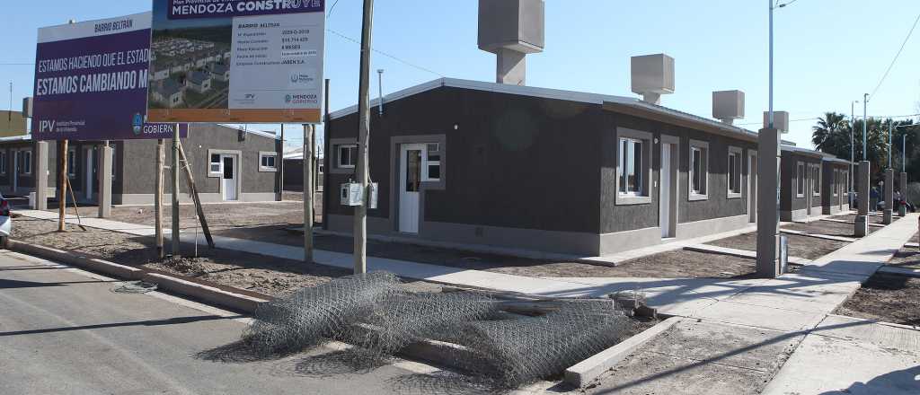 Entregaron 10 viviendas del plan Mendoza Construye en Maipú