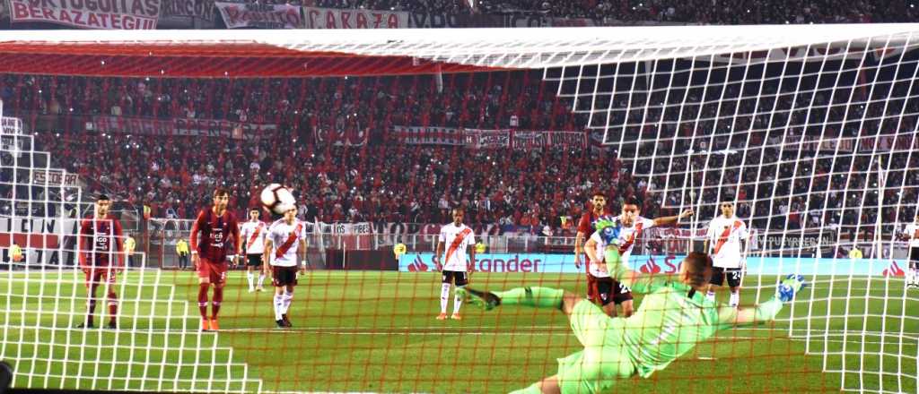 Con dos penales, River venció a Cerro Porteño