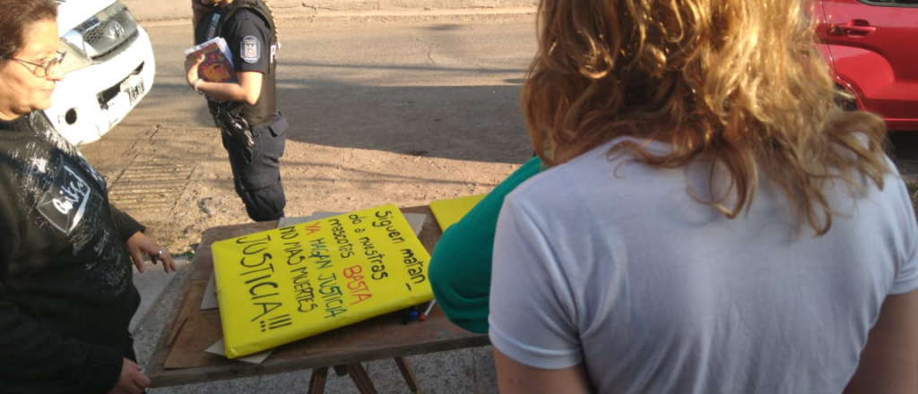 Vecinos del barrio SUPE se manifestaron por la muerte de sus mascotas