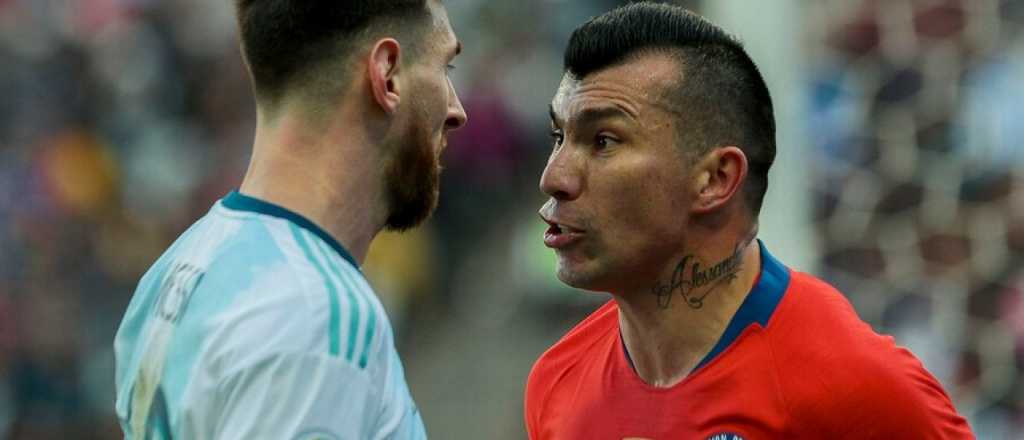 Video: el chileno Medel tuvo una peculiar presentación en su nuevo club