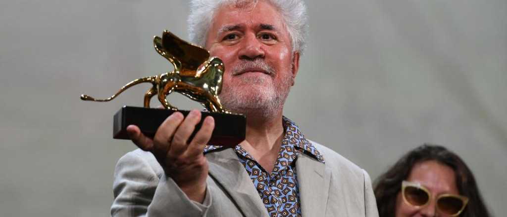 La argentina Lucrecia Martel se emocionó al homenajear a Almodóvar