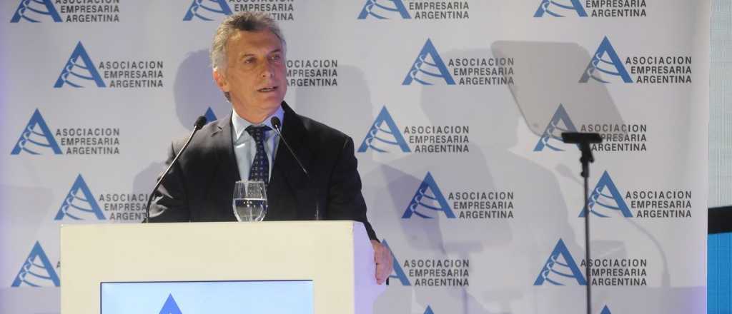 Macri dijo ante empresarios que el control cambiario es por tiempo limitado