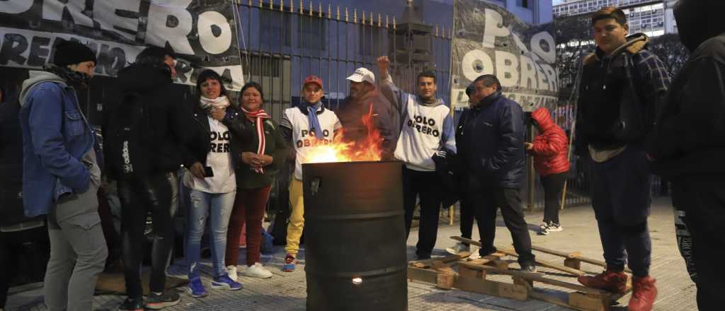 Los piqueteros exigen ser recibidos por la ministra Carolina Stanley