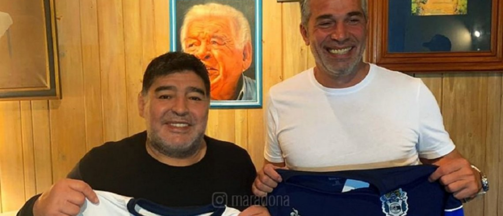 El derrape del abogado de Maradona luego del saludo de Estudiantes