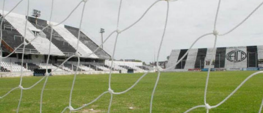 Encontraron un cementerio enterrado debajo de una cancha argentina