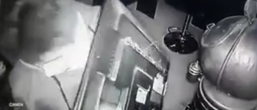 Video: así se llevaron un televisor de una casa en Tupungato