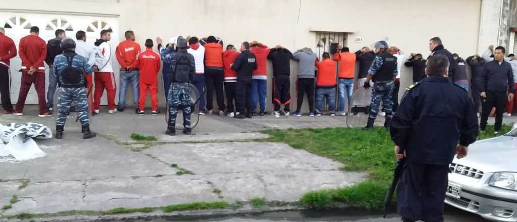 Detuvieron a casi cincuenta de hinchas de River antes del partido ante el Tomba