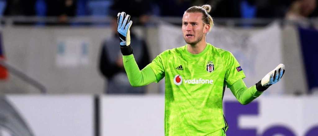 El arquero Karius protagonizó otro blooper, ahora en la Europa League