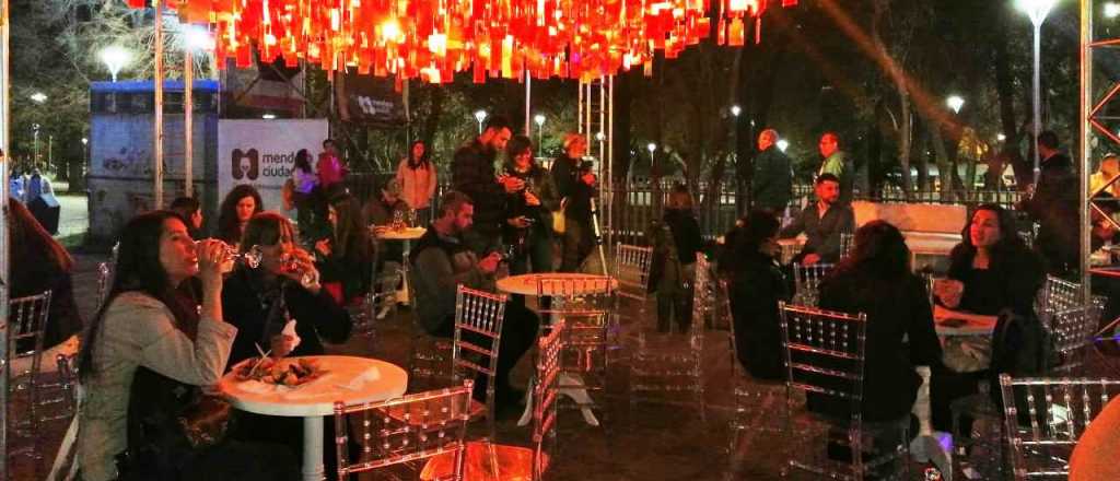 Con mucho color, comenzó la Peatonal del Vino