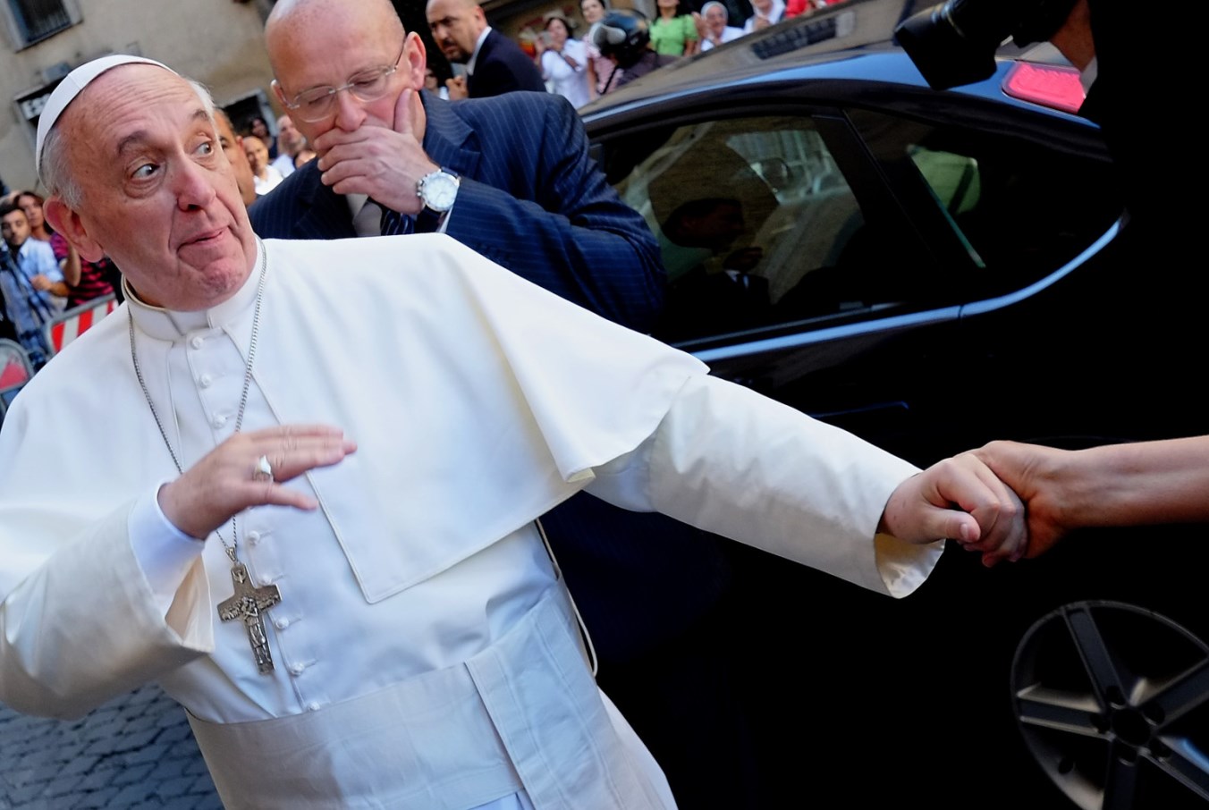 El papa, en contra de los barras pero a favor de los 