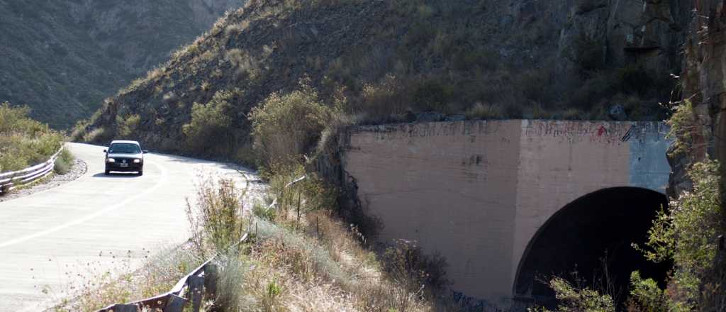 Un motociclista murió al caer a un barranco en Cacheuta 