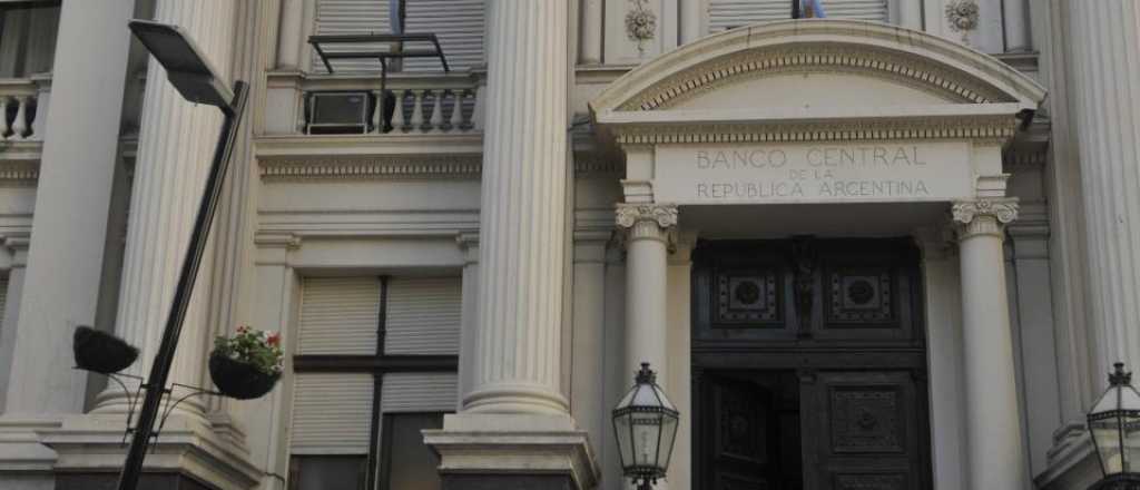 Pesce aseguró que el que tiene dólares depositados podrá sacarlos del banco