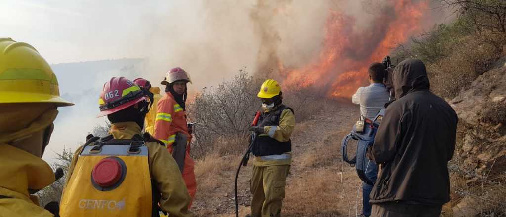 Unas 350 personas combaten los incendios en Córdoba