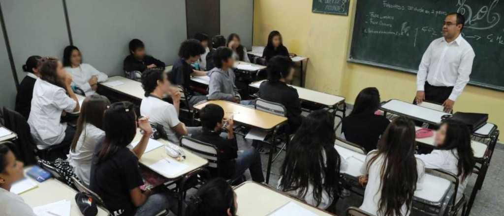 Docentes suplentes de Mendoza cobran este jueves el segundo medio aguinaldo