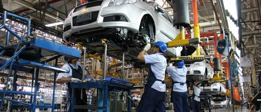 La producción industrial cayó 9,4% en julio