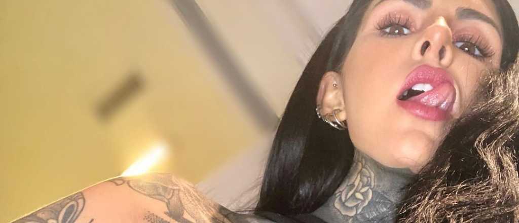 Cande Tinelli y su tatuador, semidesnudos y en posiciones muy jugadas