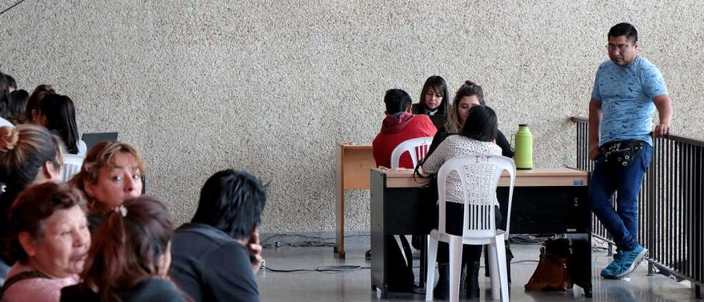 El Gobierno evalúa recortar a un año la duración de algunos planes sociales