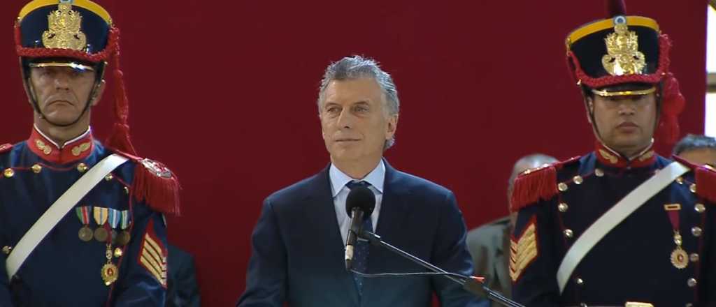 Macri instó a las mujeres a sumarse a la vida militar