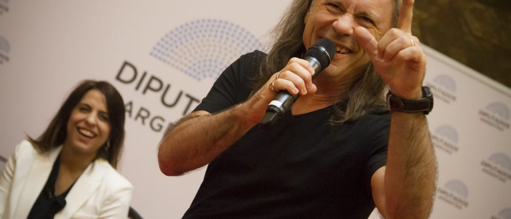 Por iniciativa de Donda, homenajearon a Iron Maiden en el Congreso