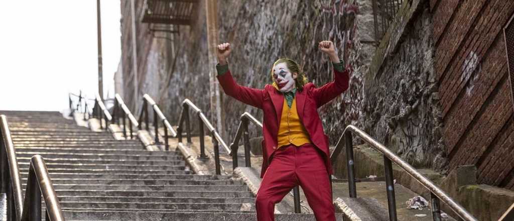 Un hombre votó disfrazado del "Joker" en una escuela de Lanús