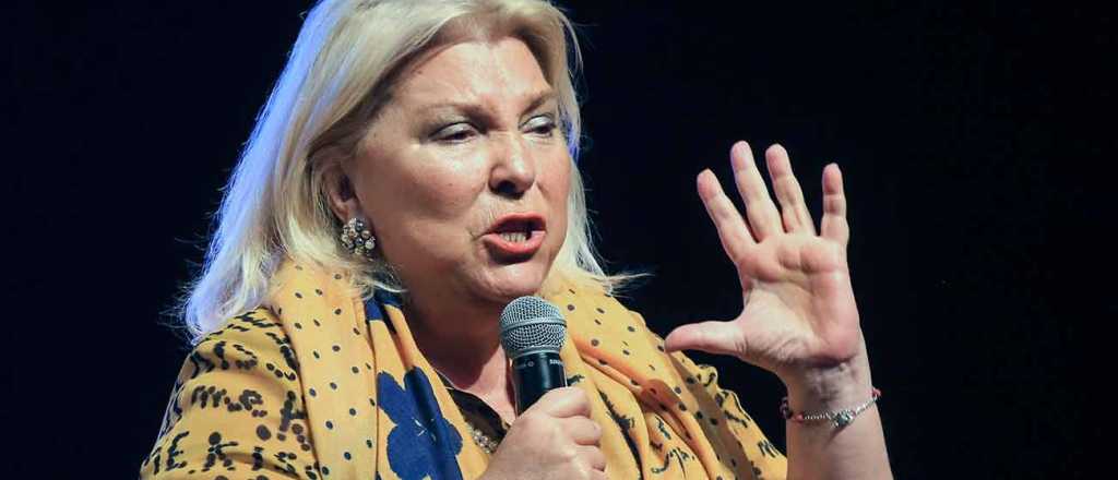 Reapareció Carrió y llamó a "asumir errores y responsabilidades"