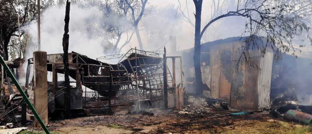 Cuatro cabañas se incendiaron en El Carrizal