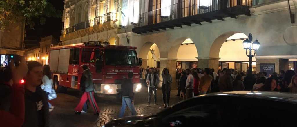 Diego Torres cantaba en vivo en Salta y se incendió el escenario