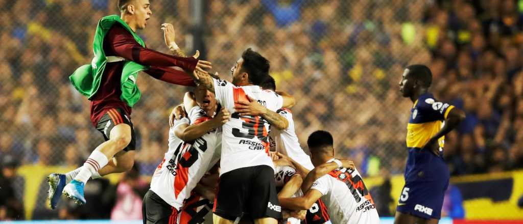 Despidieron al guardia de seguridad que abrazó a los futbolistas de River