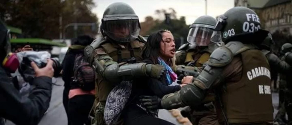 Chile: el Colegio Médico denunció que se tapa el accionar de los Carabineros