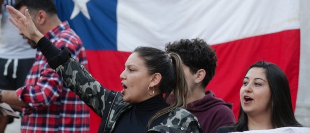 "El baile de los que sobran", la mítica canción de los 80 que se convirtió en himno de la marcha en Chile