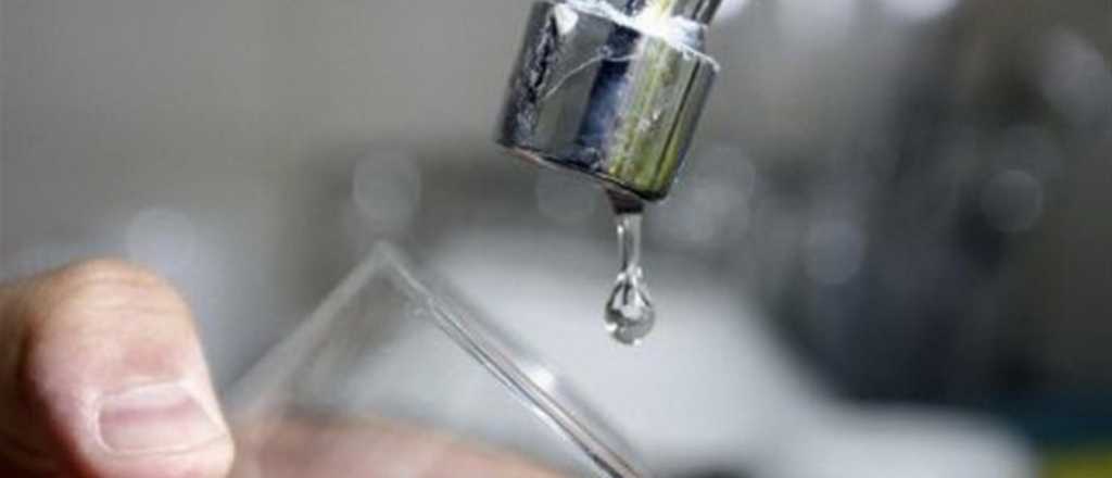 Una parte de Godoy Cruz está sin agua porque se rompió un caño