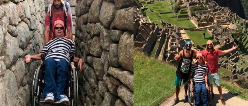 Un joven subió el Machu Picchu con su amigo discapacitado en brazos