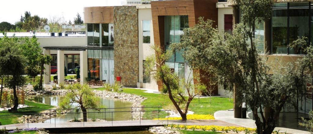 Asaltaron un local de Kevingston en La Barraca Mall