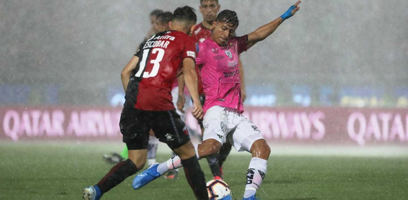 Colón de Santa Fe recibió camisetas con el escudo de Godoy ...