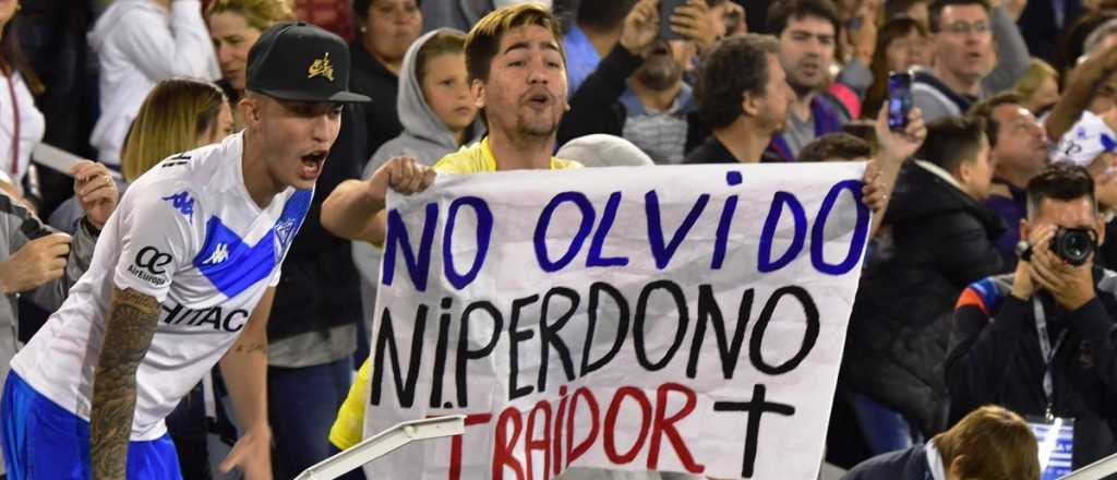 Un hincha de Vélez no podrá ir a la cancha por tildar a Zárate de "traidor"