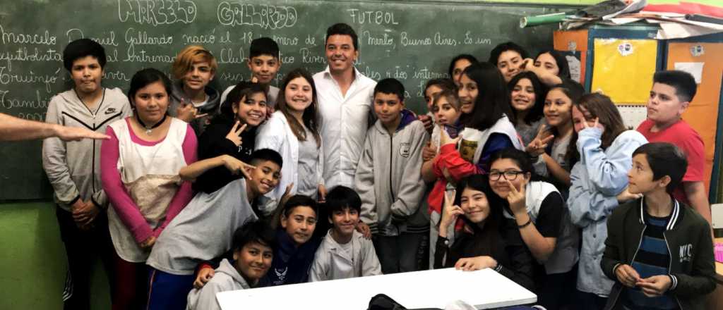 Video: Gallardo lloró en la inauguración de una biblioteca con su nombre