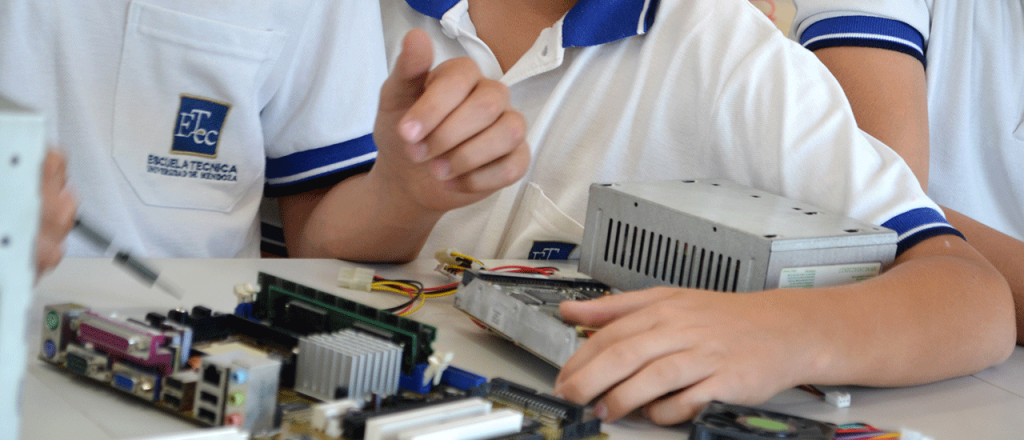 Hoy es el Día de la Educación Técnica: los alumnos más esforzados