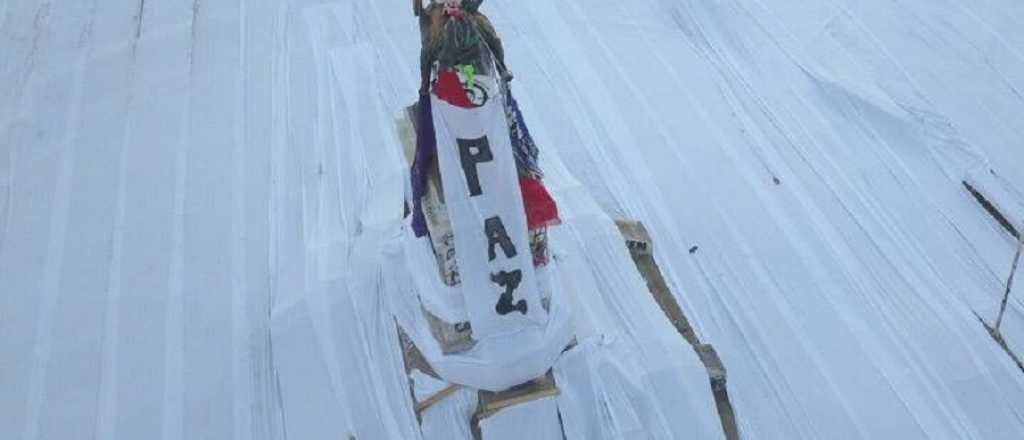 Video: tras el histórico acuerdo, en Chile se desplegó el lienzo por la paz