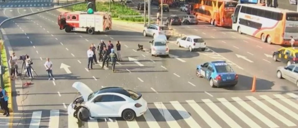 Un futbolista del Ascenso manejaba ebrio y chocó en el Obelisco