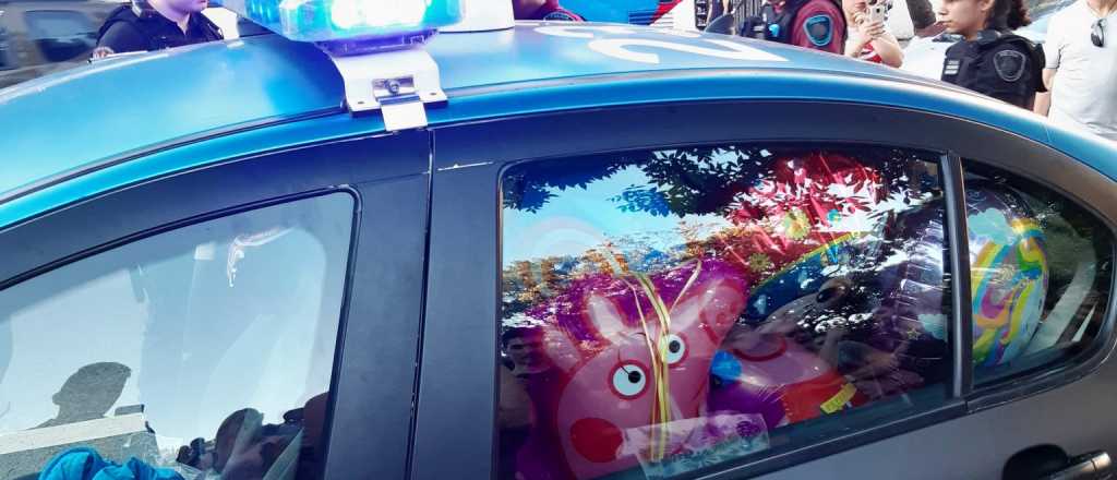 Detuvieron a "Peppa Pig" por vender globos en un parque