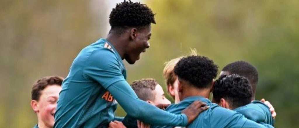 David Easmon, el juvenil del Ajax que tiene 14 años y mide 1,90 metros