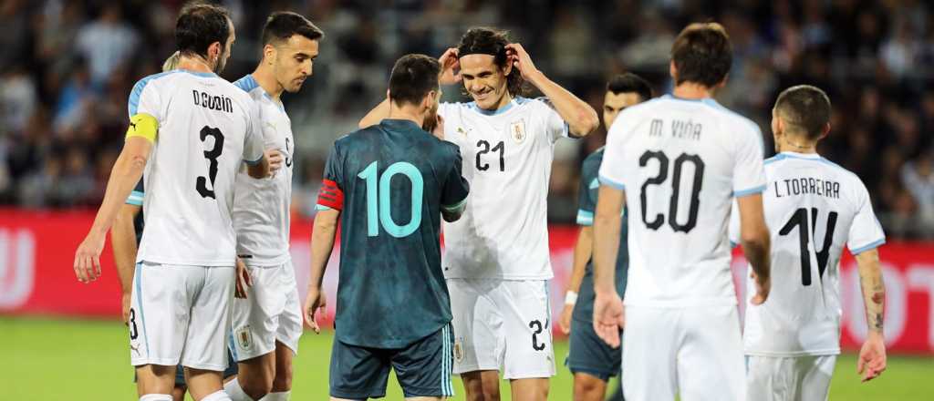 Videos: Cavani "invitó" a Messi a pelear y así respondió el rosarino