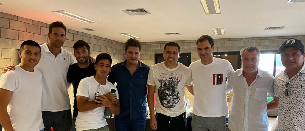 Antes de jugar, Federer estuvo con Riquelme y Del Potro