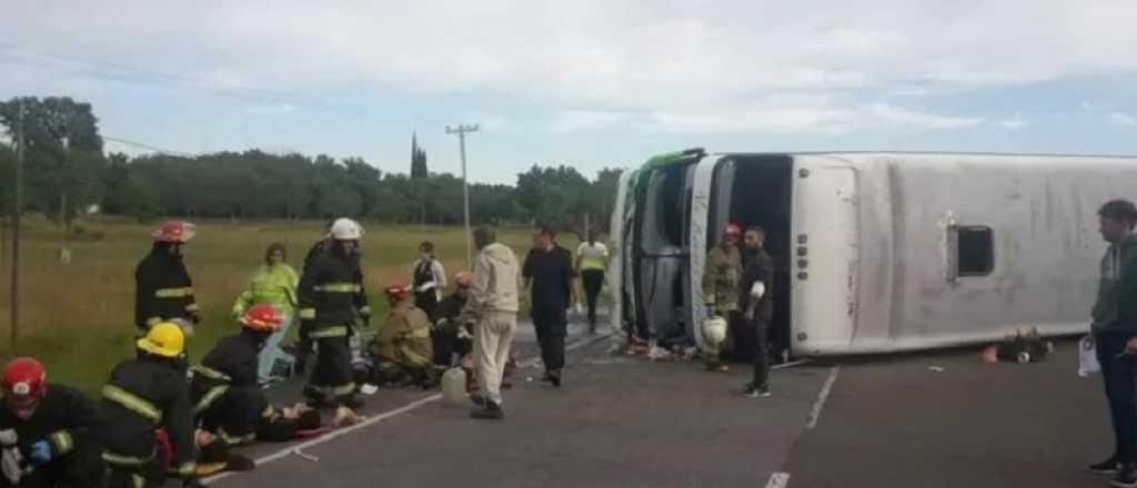 Detuvieron al chofer del micro que volcó en la ruta 2