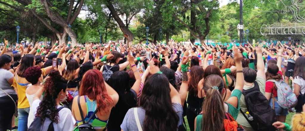 "El violador eres tú", la intervención feminista en Plaza Independencia